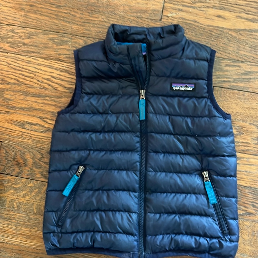 Patagonia navy kids vest 3T.
